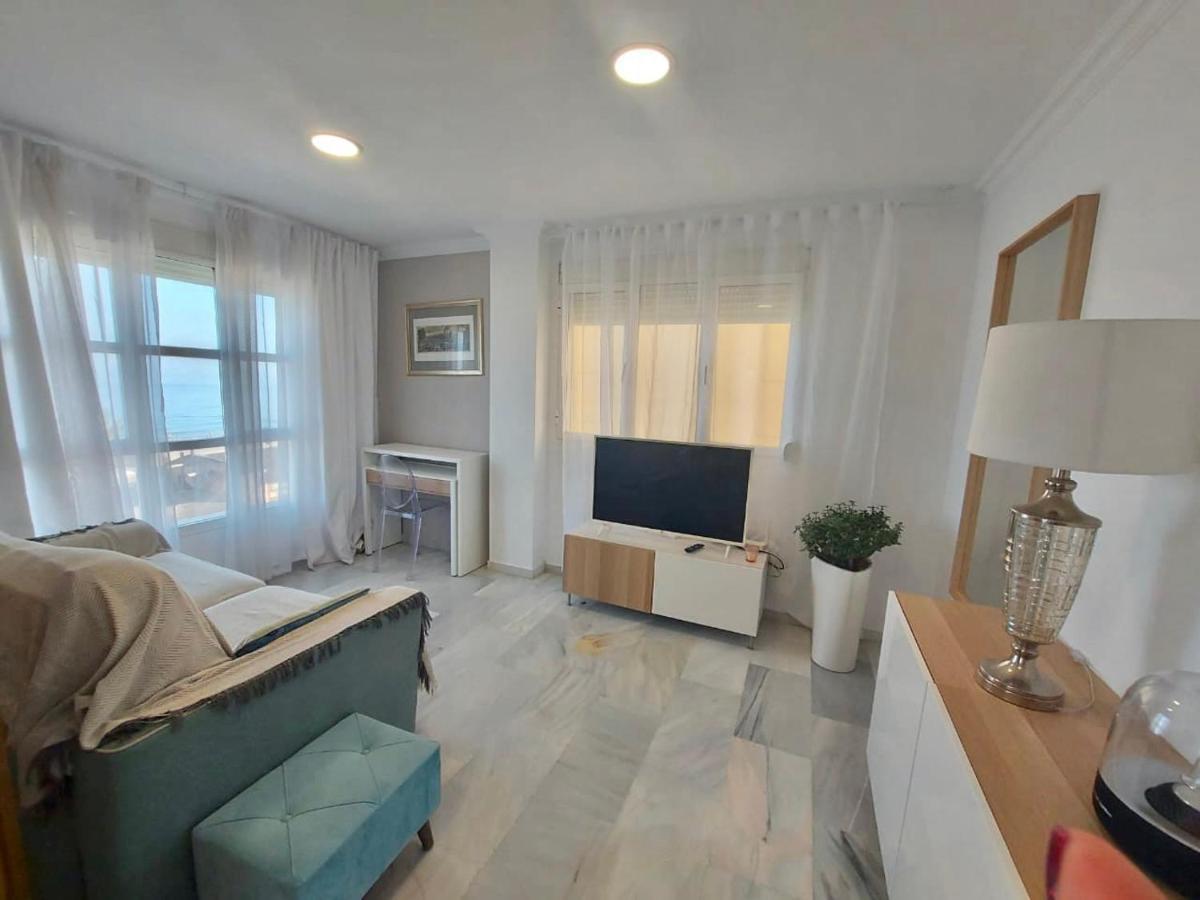 2 Bedroom Beachfront In Estepona, Malaga. Apartamento Estepona